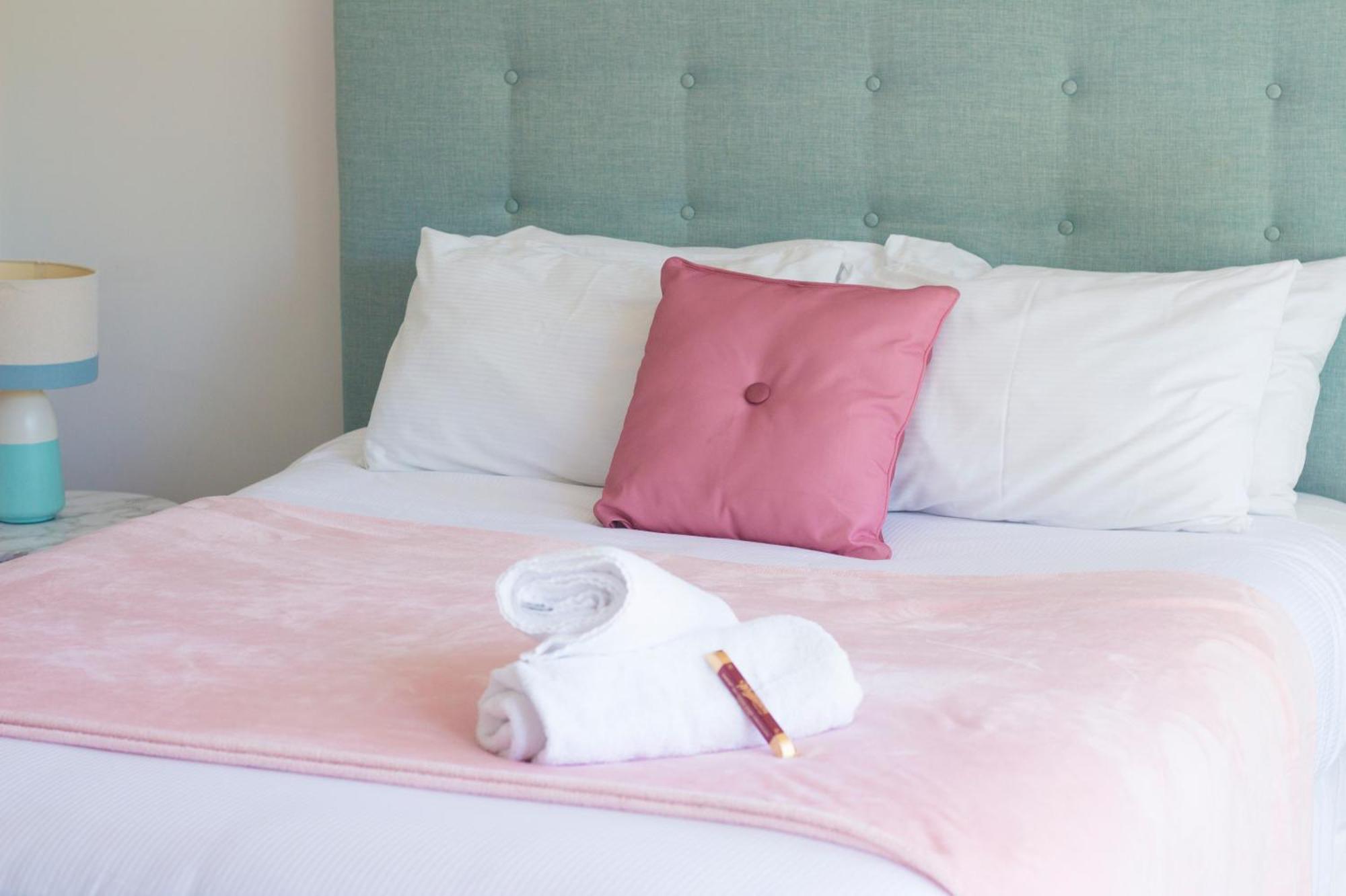 Aston Norwood Chalets Upper Hutt Bagian luar foto